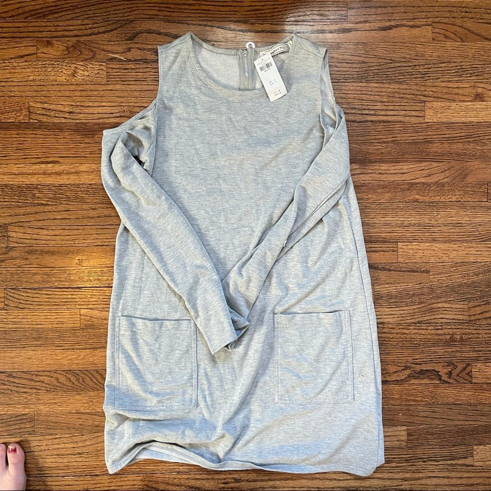 NWT Abercrombie and Fitch cut out shoulder shirt